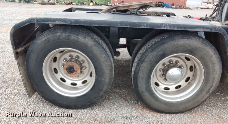 image for item LK9081 2006 Peterbilt 379  semi truck