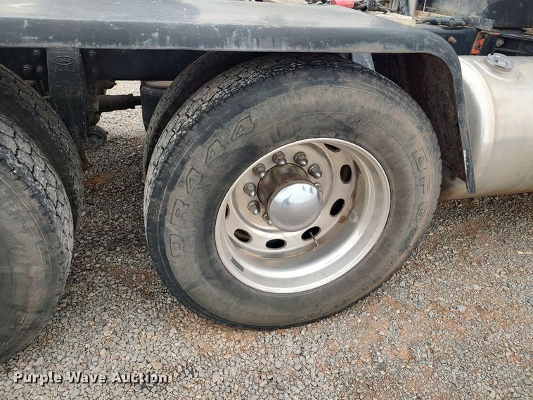 image for item LK9081 2006 Peterbilt 379  semi truck