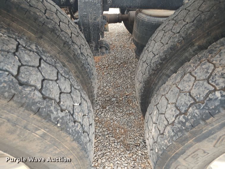 image for item LK9081 2006 Peterbilt 379  semi truck