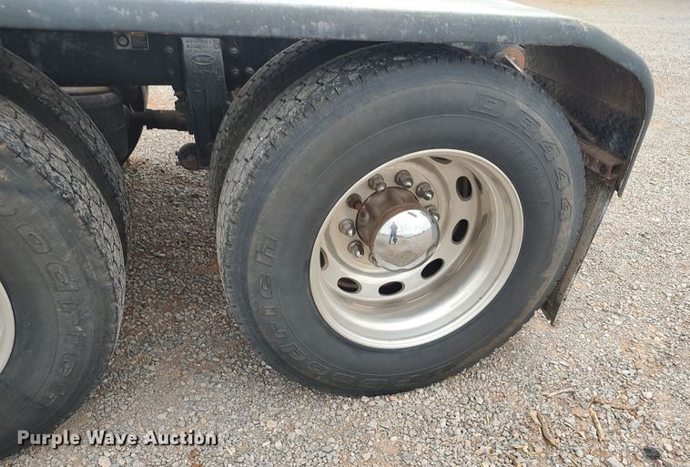 image for item LK9081 2006 Peterbilt 379  semi truck