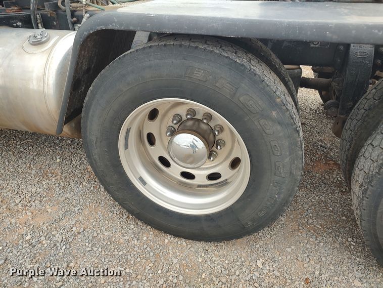 image for item LK9081 2006 Peterbilt 379  semi truck