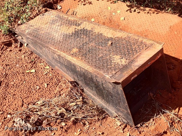 image for item LK9120 2000 Kargo King KK82EGN  equipment trailer