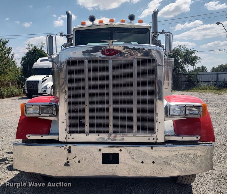 image for item LK9152 2004 Peterbilt 379  semi truck