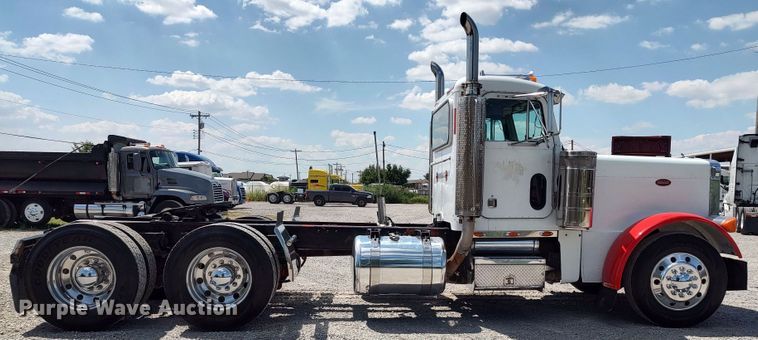 image for item LK9152 2004 Peterbilt 379  semi truck