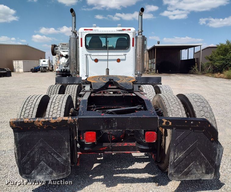 image for item LK9152 2004 Peterbilt 379  semi truck
