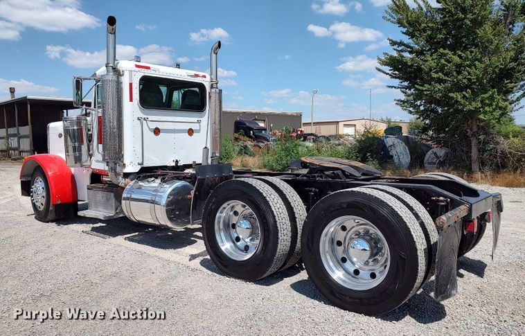 image for item LK9152 2004 Peterbilt 379  semi truck