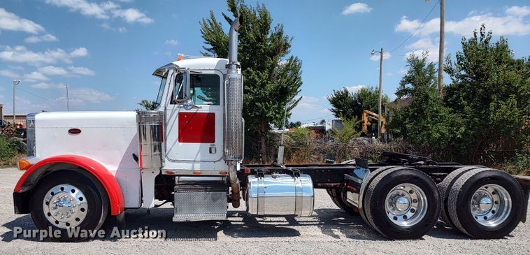 image for item LK9152 2004 Peterbilt 379  semi truck