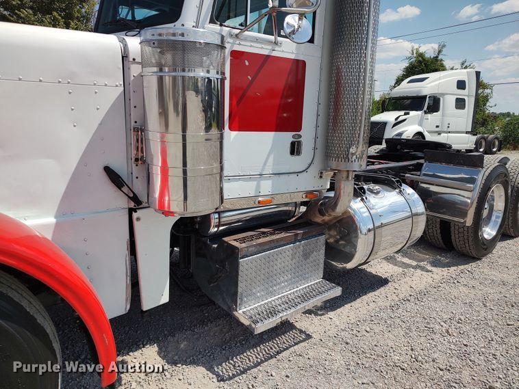 image for item LK9152 2004 Peterbilt 379  semi truck