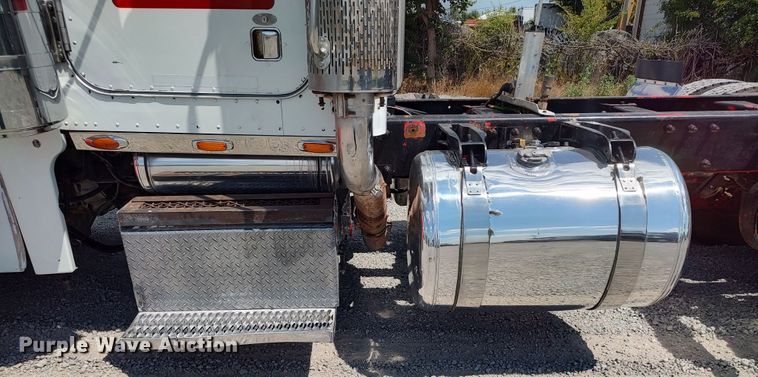 image for item LK9152 2004 Peterbilt 379  semi truck