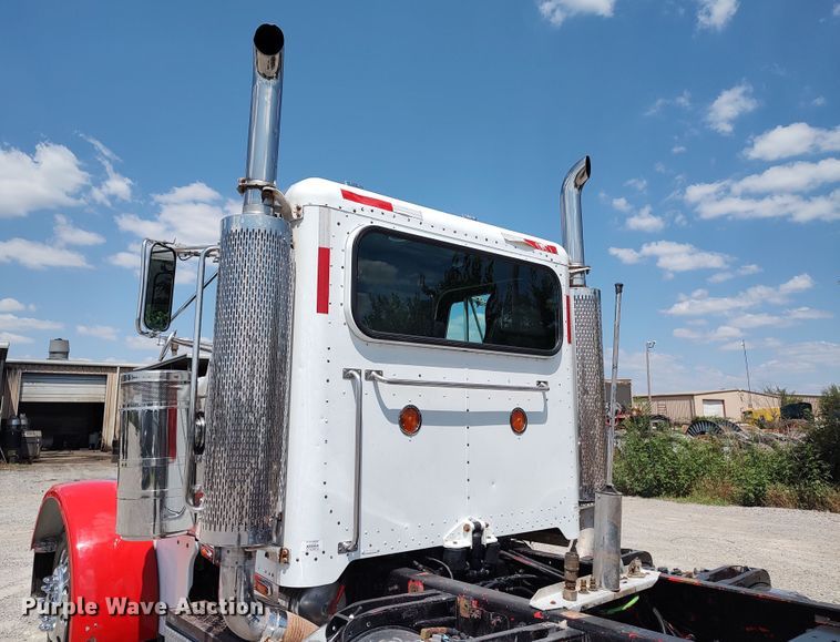 image for item LK9152 2004 Peterbilt 379  semi truck