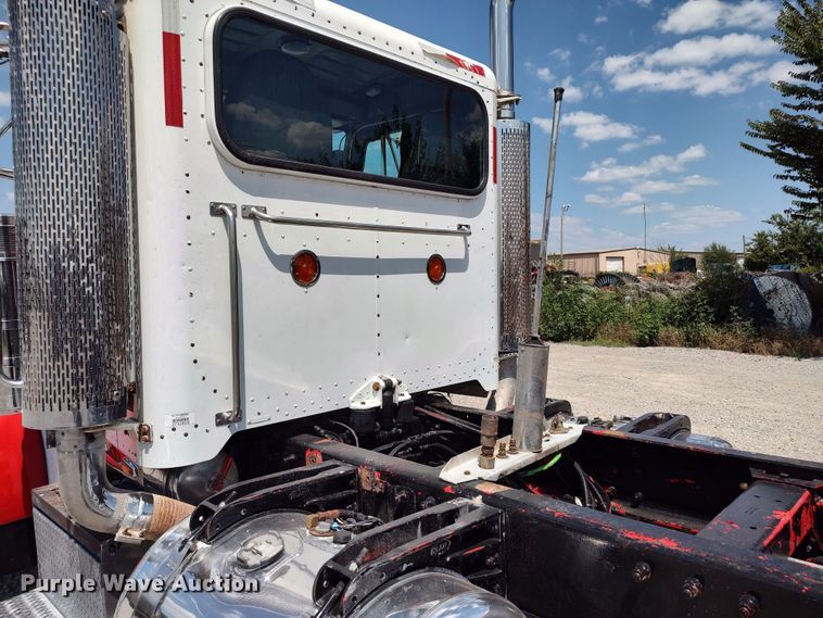 image for item LK9152 2004 Peterbilt 379  semi truck