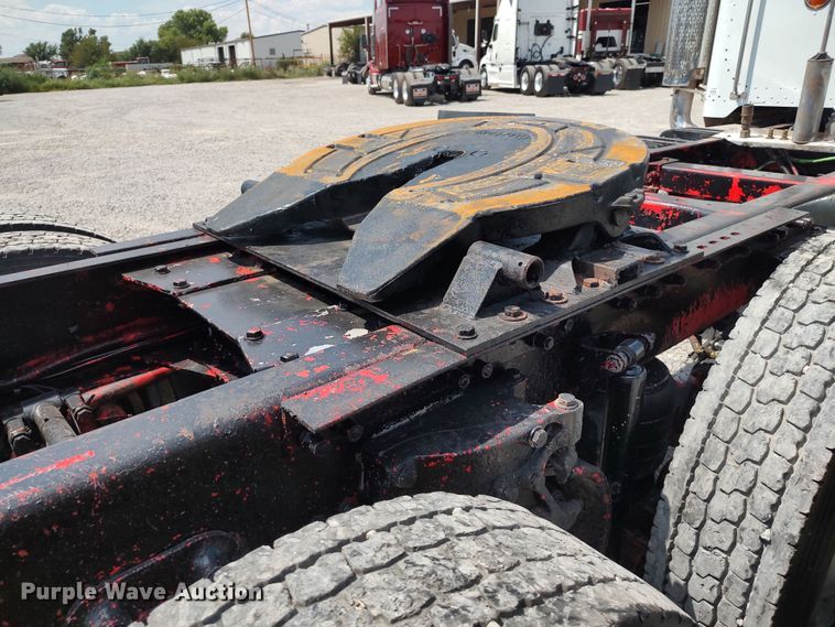 image for item LK9152 2004 Peterbilt 379  semi truck