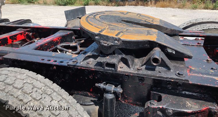 image for item LK9152 2004 Peterbilt 379  semi truck