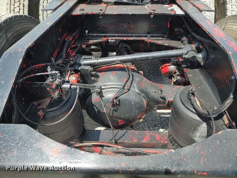 image for item LK9152 2004 Peterbilt 379  semi truck