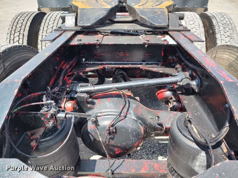 image for item LK9152 2004 Peterbilt 379  semi truck