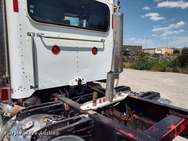 image for item LK9152 2004 Peterbilt 379  semi truck