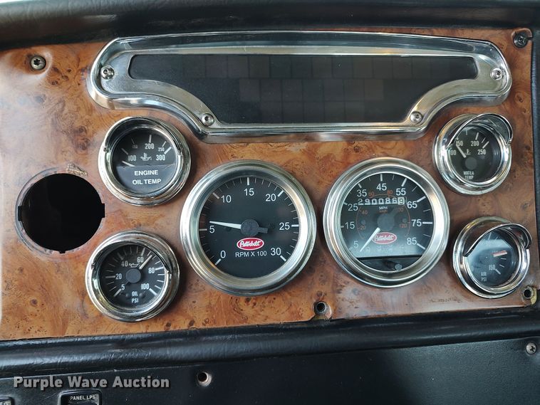 image for item LK9152 2004 Peterbilt 379  semi truck