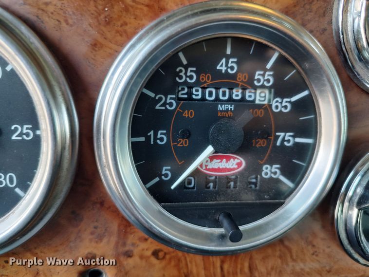 image for item LK9152 2004 Peterbilt 379  semi truck