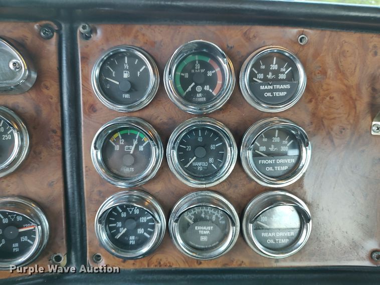 image for item LK9152 2004 Peterbilt 379  semi truck