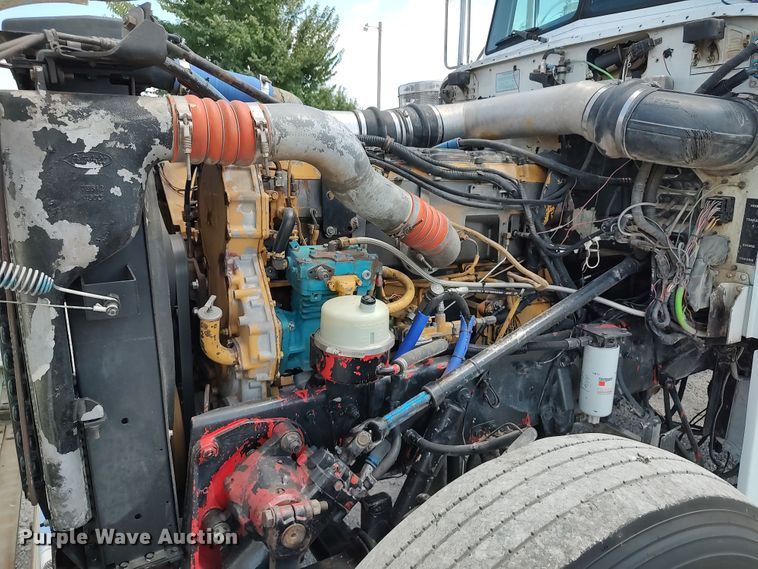 image for item LK9152 2004 Peterbilt 379  semi truck