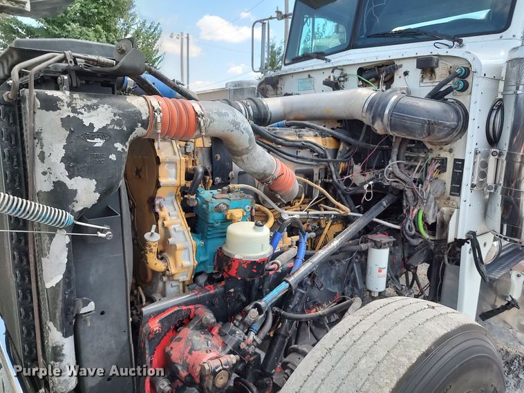 image for item LK9152 2004 Peterbilt 379  semi truck