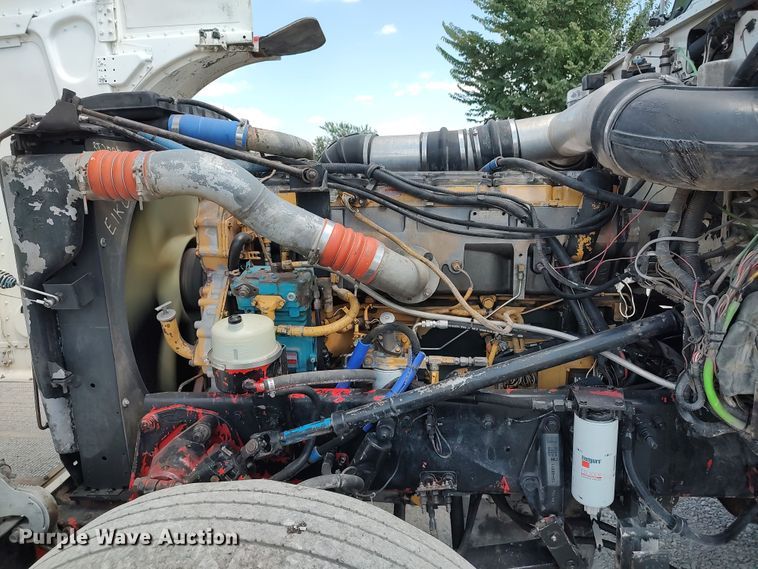 image for item LK9152 2004 Peterbilt 379  semi truck