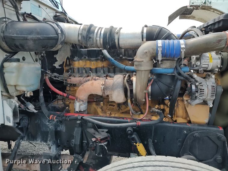 image for item LK9152 2004 Peterbilt 379  semi truck