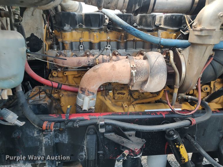 image for item LK9152 2004 Peterbilt 379  semi truck