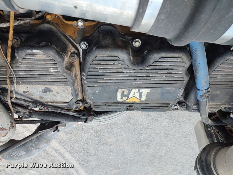 image for item LK9152 2004 Peterbilt 379  semi truck