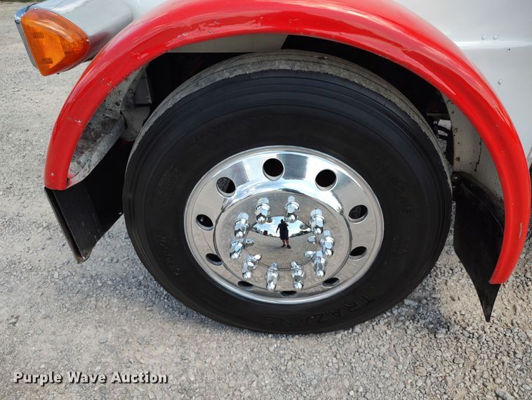 image for item LK9152 2004 Peterbilt 379  semi truck