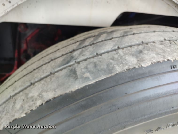 image for item LK9152 2004 Peterbilt 379  semi truck