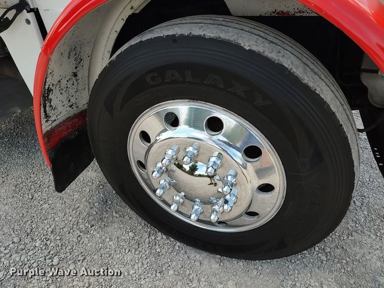 image for item LK9152 2004 Peterbilt 379  semi truck