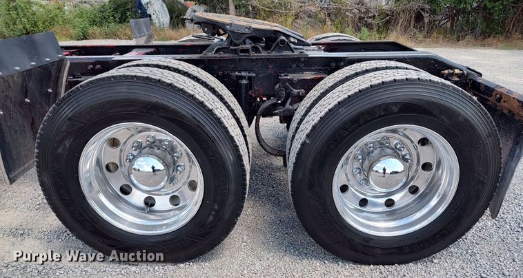 image for item LK9152 2004 Peterbilt 379  semi truck