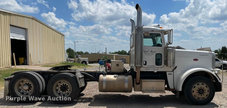 image for item MJ9063 2009 Peterbilt 388  semi truck