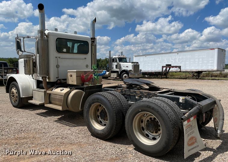 image for item MJ9063 2009 Peterbilt 388  semi truck