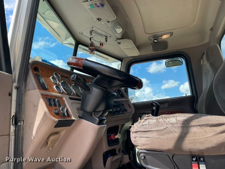 image for item MJ9063 2009 Peterbilt 388  semi truck