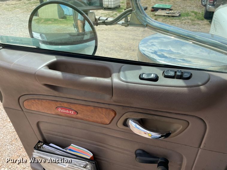 image for item MJ9063 2009 Peterbilt 388  semi truck