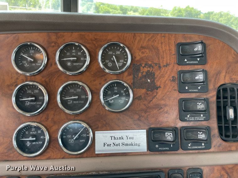 image for item MJ9063 2009 Peterbilt 388  semi truck