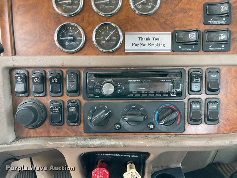 image for item MJ9063 2009 Peterbilt 388  semi truck