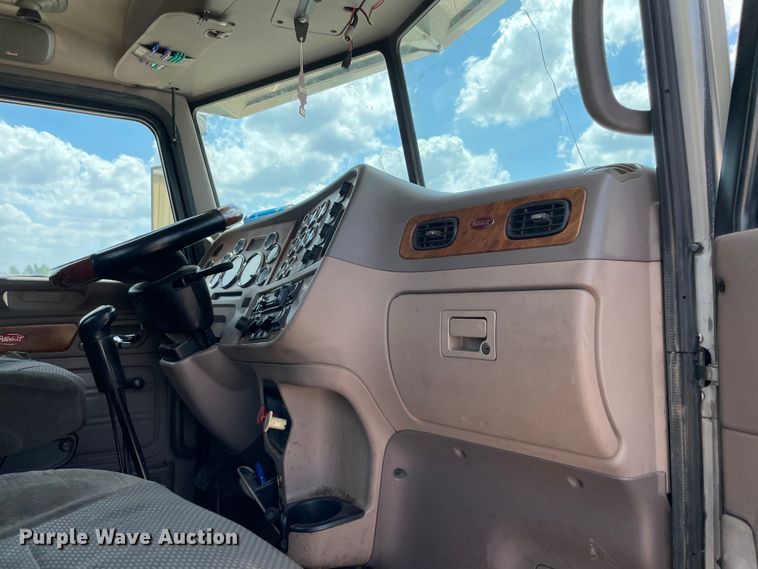 image for item MJ9063 2009 Peterbilt 388  semi truck