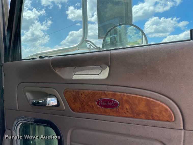 image for item MJ9063 2009 Peterbilt 388  semi truck