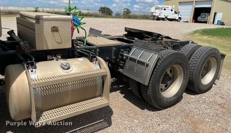 image for item MJ9063 2009 Peterbilt 388  semi truck