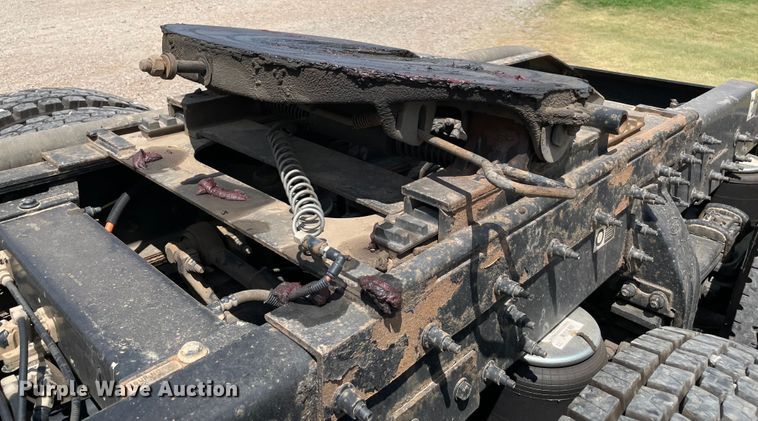 image for item MJ9063 2009 Peterbilt 388  semi truck