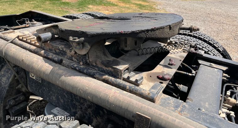 image for item MJ9063 2009 Peterbilt 388  semi truck