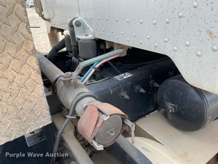 image for item MJ9063 2009 Peterbilt 388  semi truck