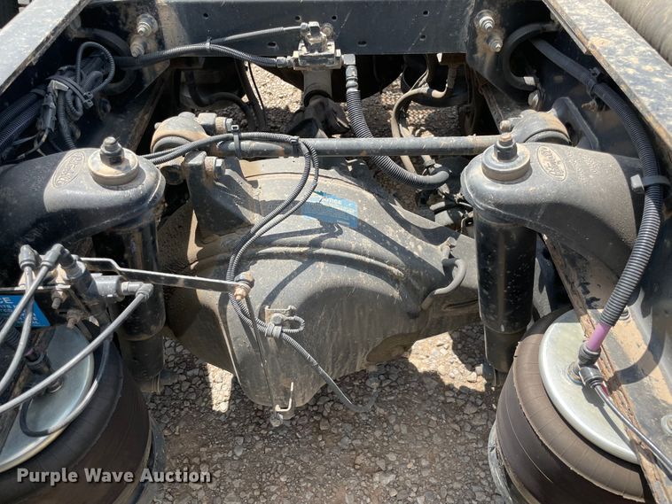 image for item MJ9063 2009 Peterbilt 388  semi truck