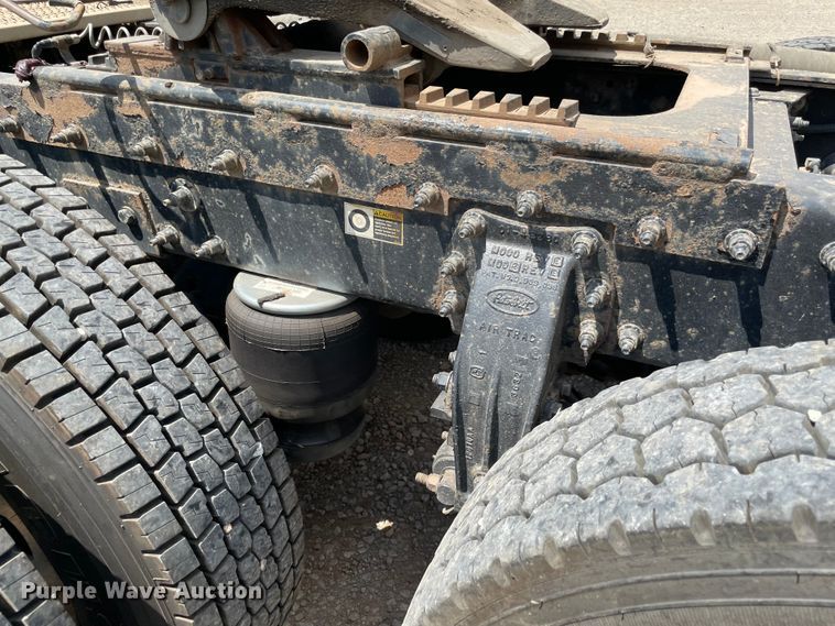 image for item MJ9063 2009 Peterbilt 388  semi truck