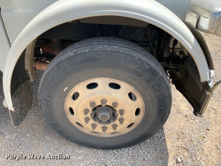 image for item MJ9063 2009 Peterbilt 388  semi truck