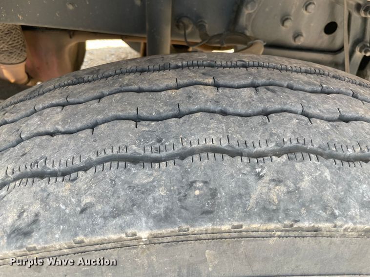 image for item MJ9063 2009 Peterbilt 388  semi truck