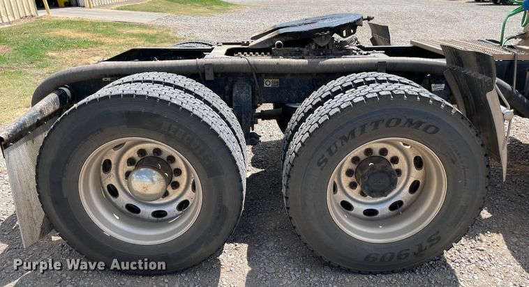 image for item MJ9063 2009 Peterbilt 388  semi truck